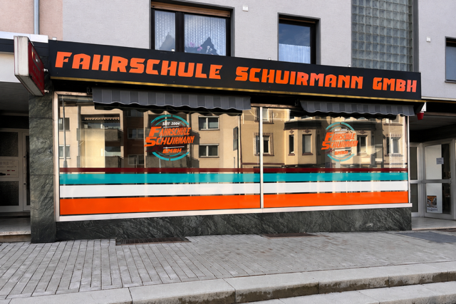 Beschriftungsarbeiten der Textilschmiede Heinen
