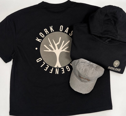 Bedrucktes T-Shirt, Hoodie und Cap mit dem Logo der Kork Oase Hückelhoven